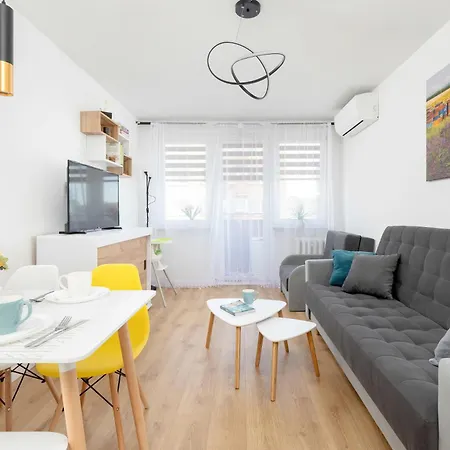 Apartment Przytulny Apartament Z Klimatyzacja Blisko Plazy W Gdansku By Renters *